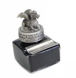 Clm19 d inktpot met oplegger en bewerkte dop draak