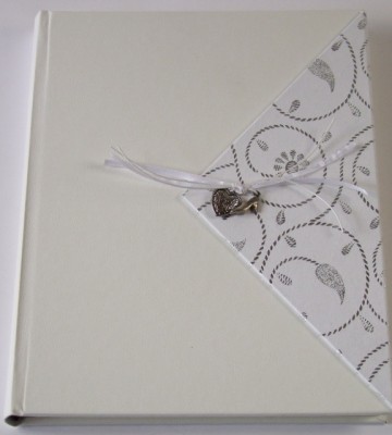 Gb1 a 122 gastenboek wit met driehoek